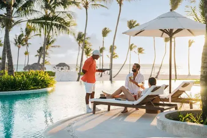Structural Methodology to Compare All Inclusive Couple Resorts