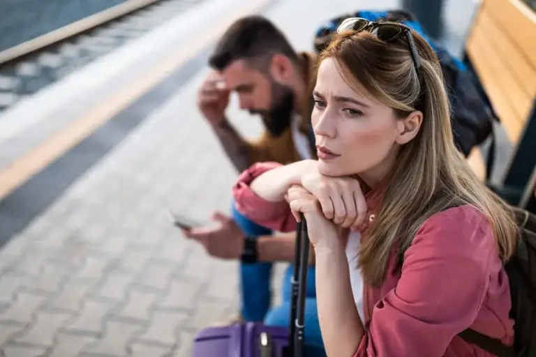 Strategic De-escalation Systems: How to Manage Couple Travel Anxiety