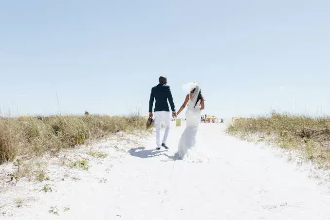 how to reduce couple destination wedding costs