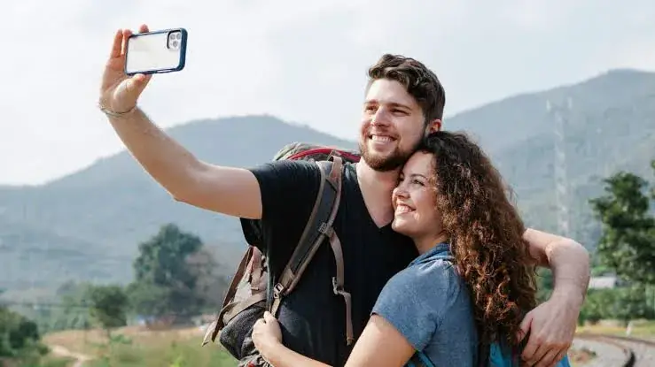 how to reduce international couple travel expenses